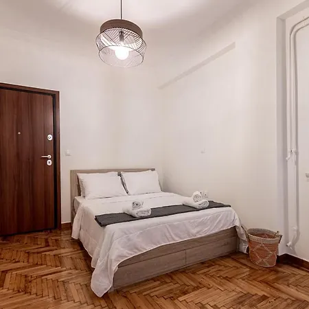 Under Acropolis Hill Apartment *